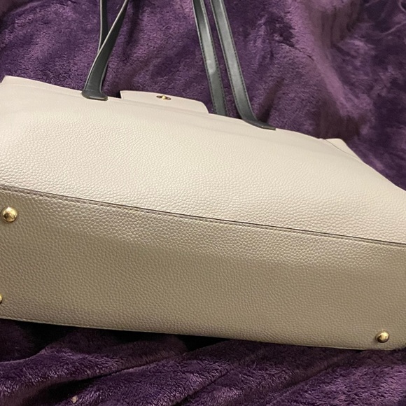 Nanette Lepore Grey multipocket tote with floral pouch - Picture 4 of 6